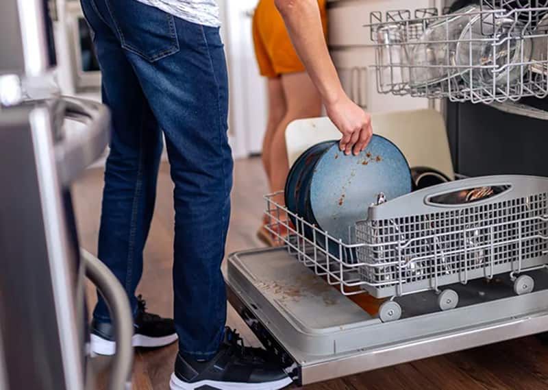 Is a Dishwasher for Your New Home a Right Choice?